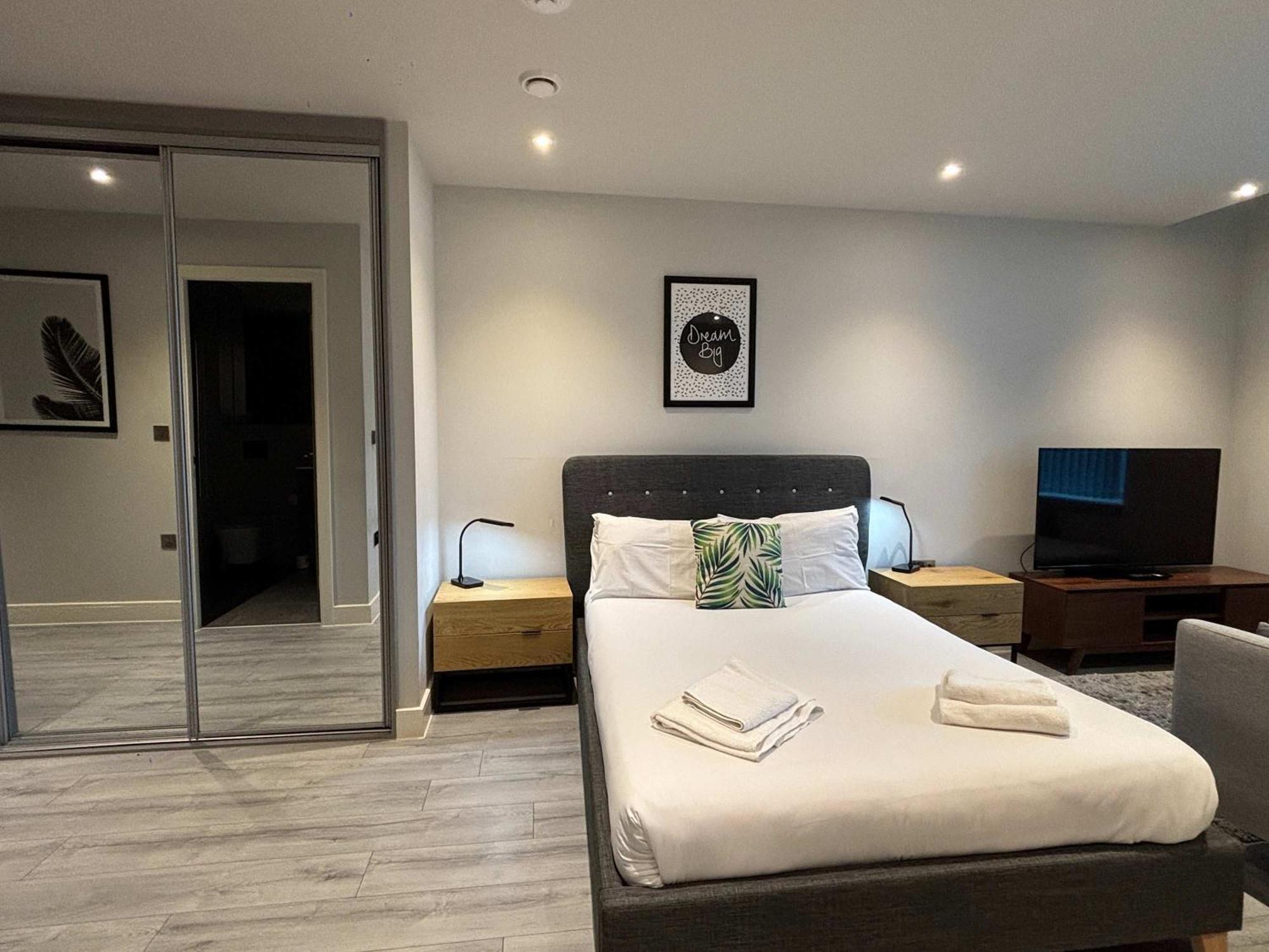 Modern Studio In Bracknell With Free Parking Exterior foto